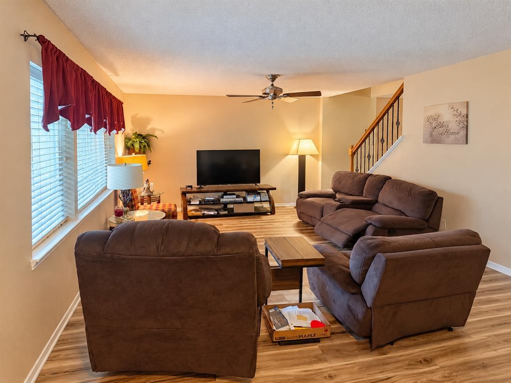 440 Westview Terrace Property Photo 2