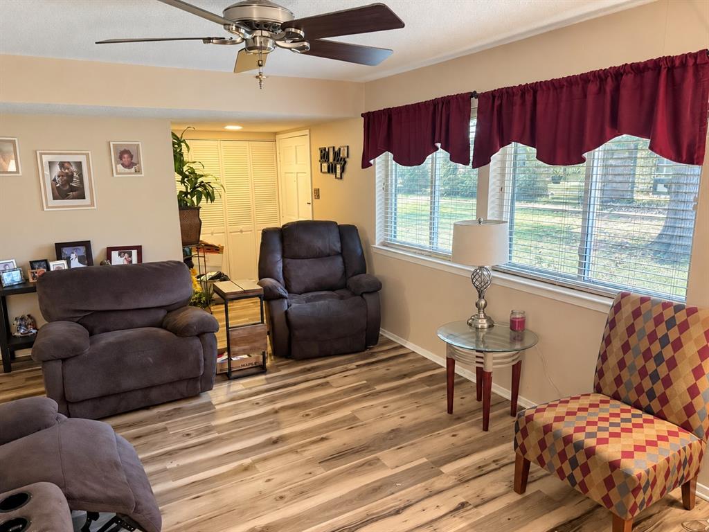 440 Westview Terrace Property Photo 3