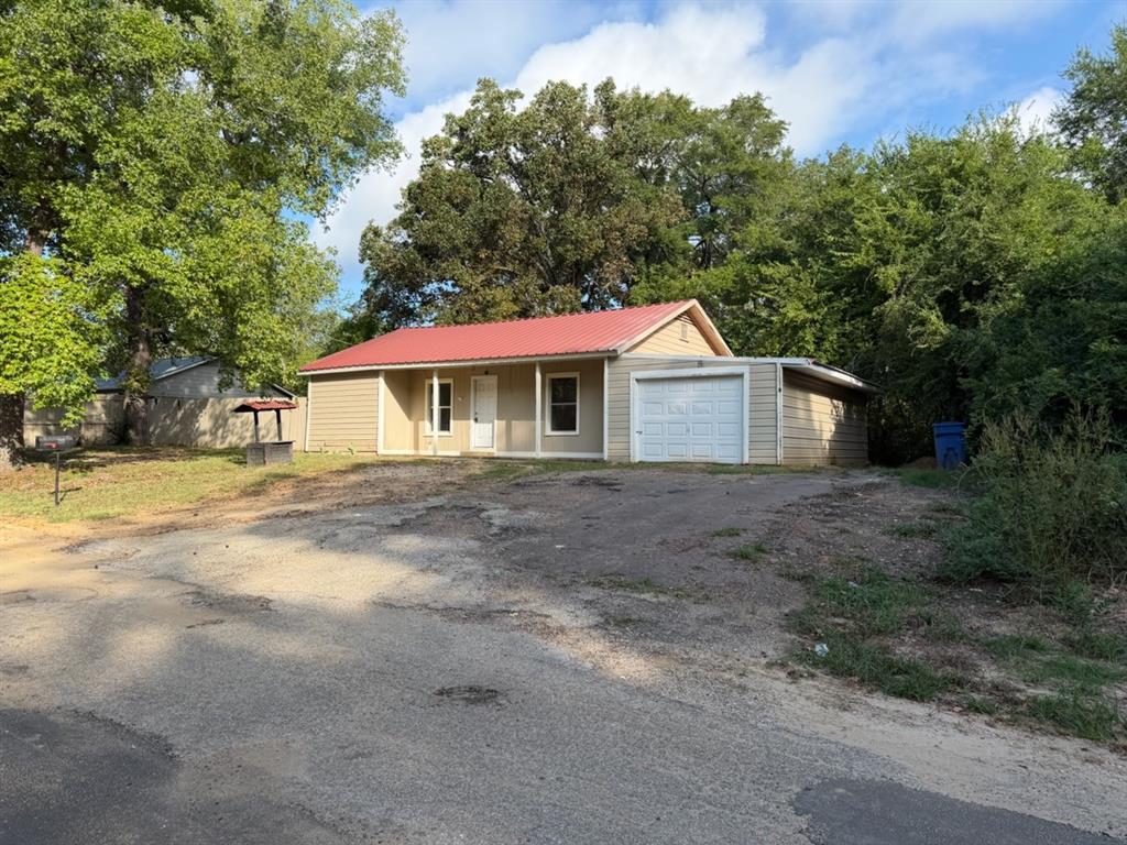 110 E Cate Street Property Photo 1