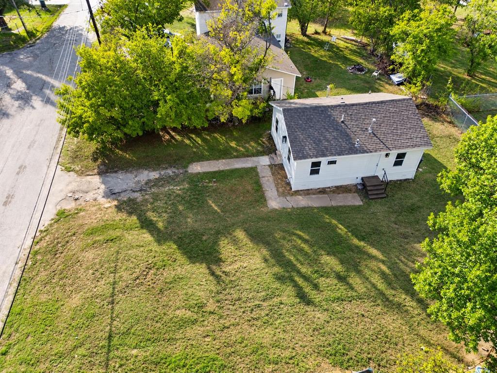 1301 E Grove Street Property Photo 6