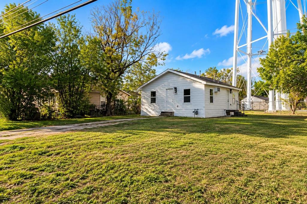 1301 E Grove Street Property Photo 9