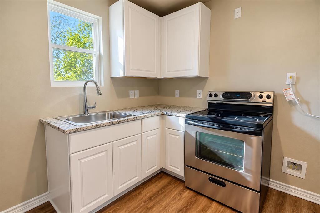 1301 E Grove Street Property Photo 10