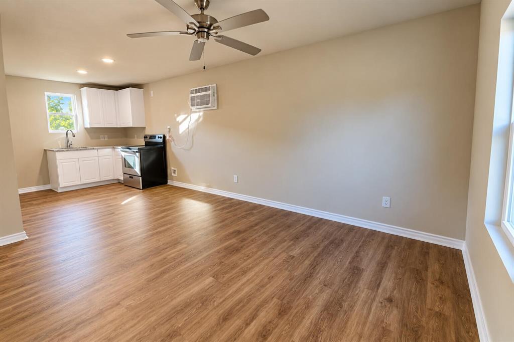 1301 E Grove Street Property Photo 11