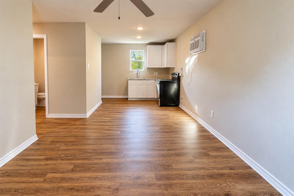 1301 E Grove Street Property Photo 12