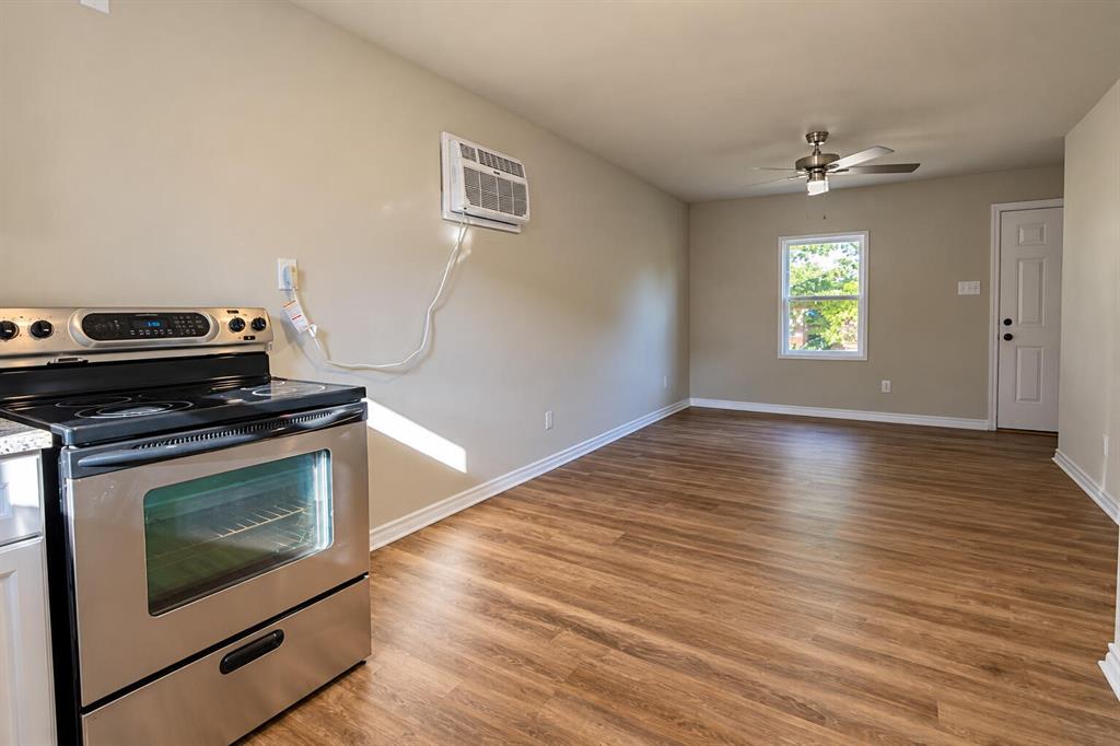 1301 E Grove Street Property Photo 13