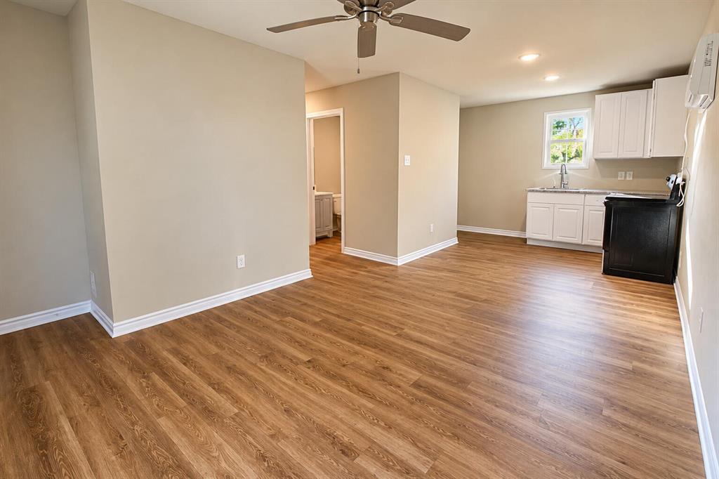 1301 E Grove Street Property Photo 14