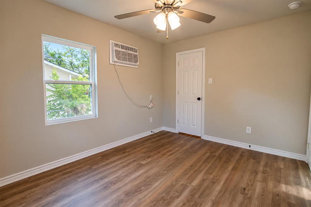 1301 E Grove Street Property Photo 21
