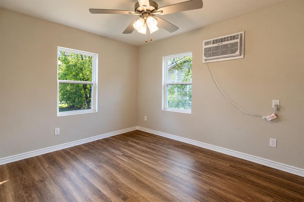 1301 E Grove Street Property Photo 22