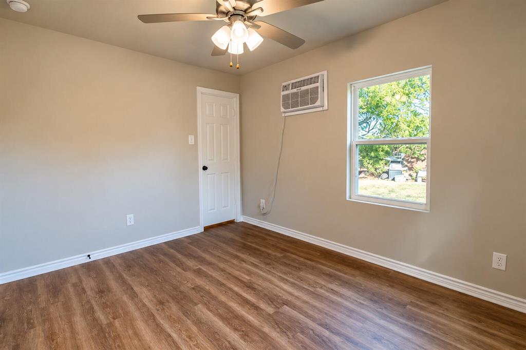 1301 E Grove Street Property Photo 24