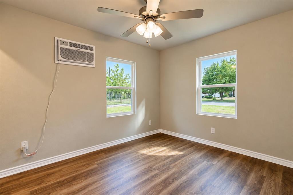 1301 E Grove Street Property Photo 25