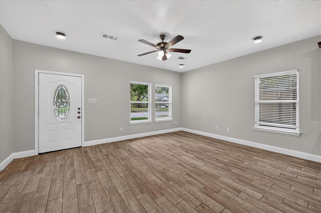 1719 Park Street Property Photo 2
