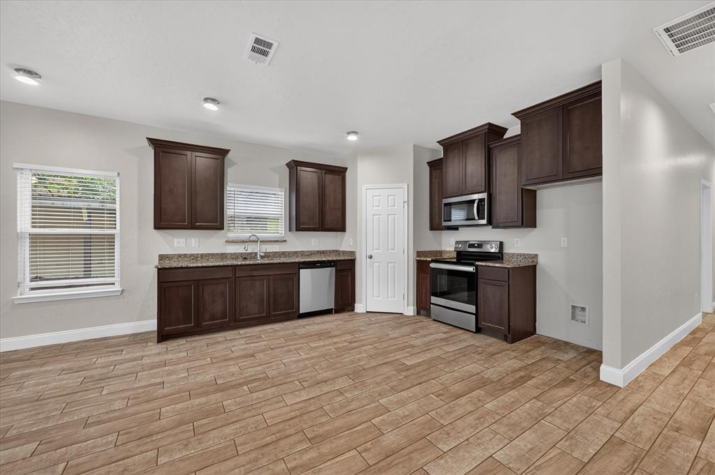 1719 Park Street Property Photo 8