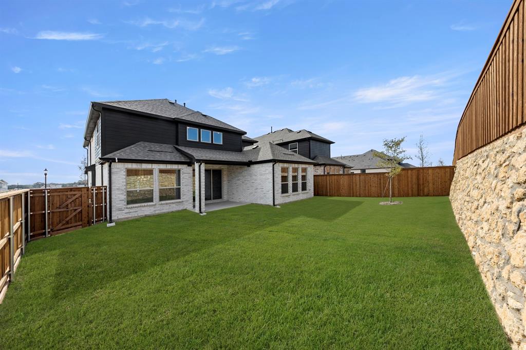 520 Loggia Way Property Photo 30