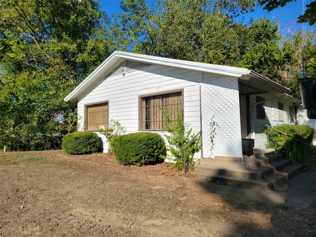 203 S Walnut Property Photo 1