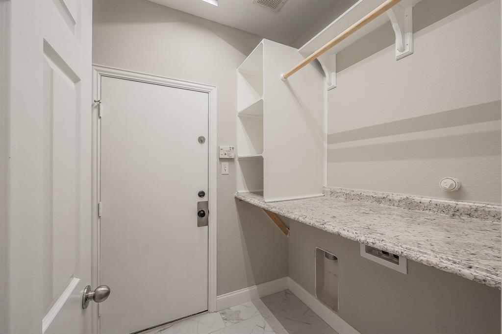 10305 Stoneside Trail Property Photo 10