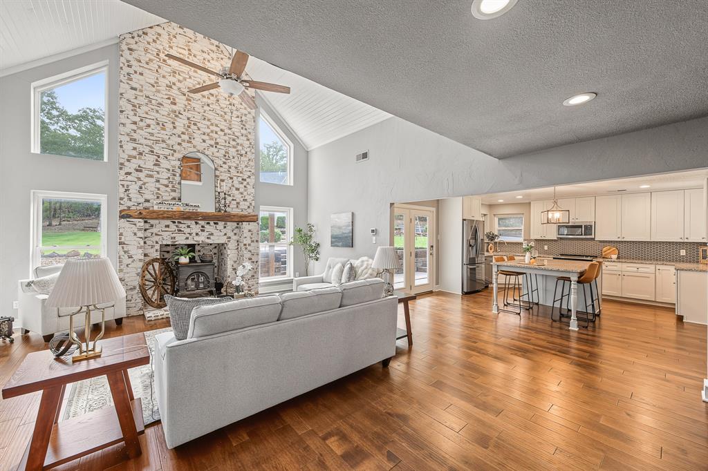 901 Pioneer Circle Property Photo 1