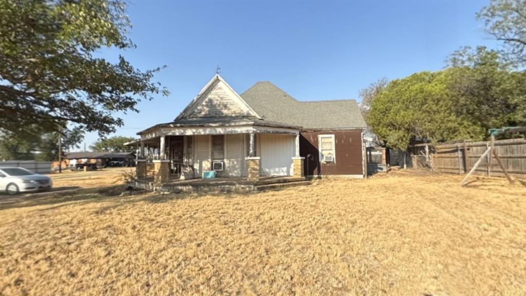 311 S Walton Street Property Photo 1