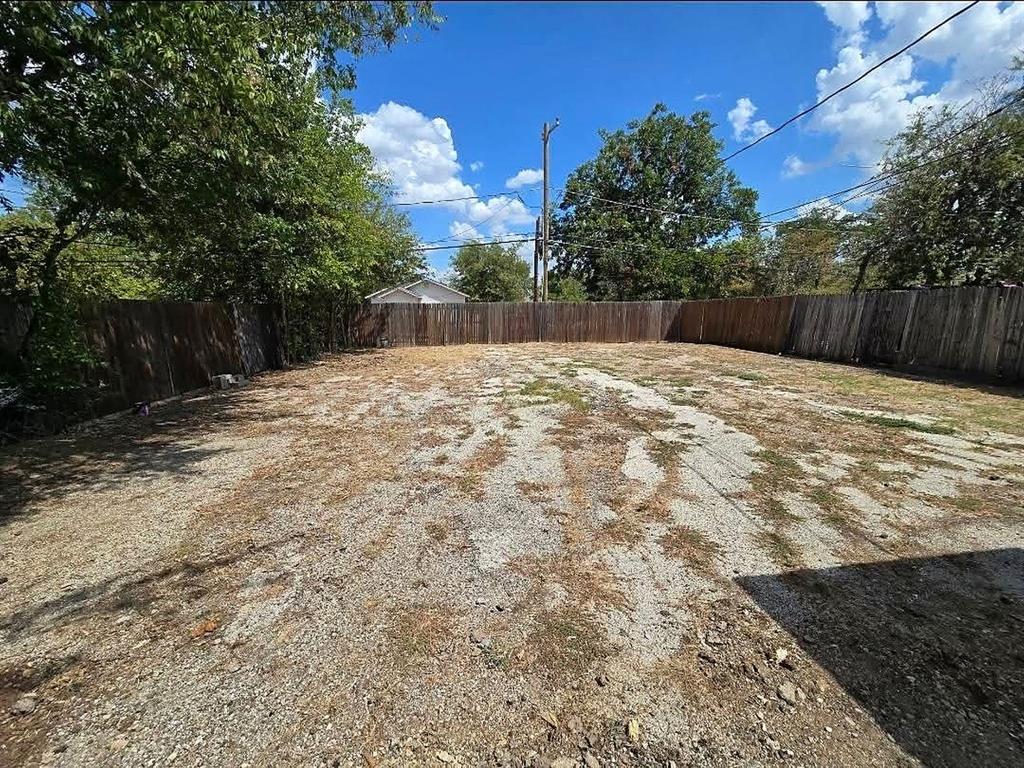 1325 S Riverside Drive Property Photo 6