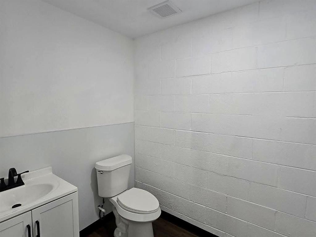 1325 S Riverside Drive Property Photo 13