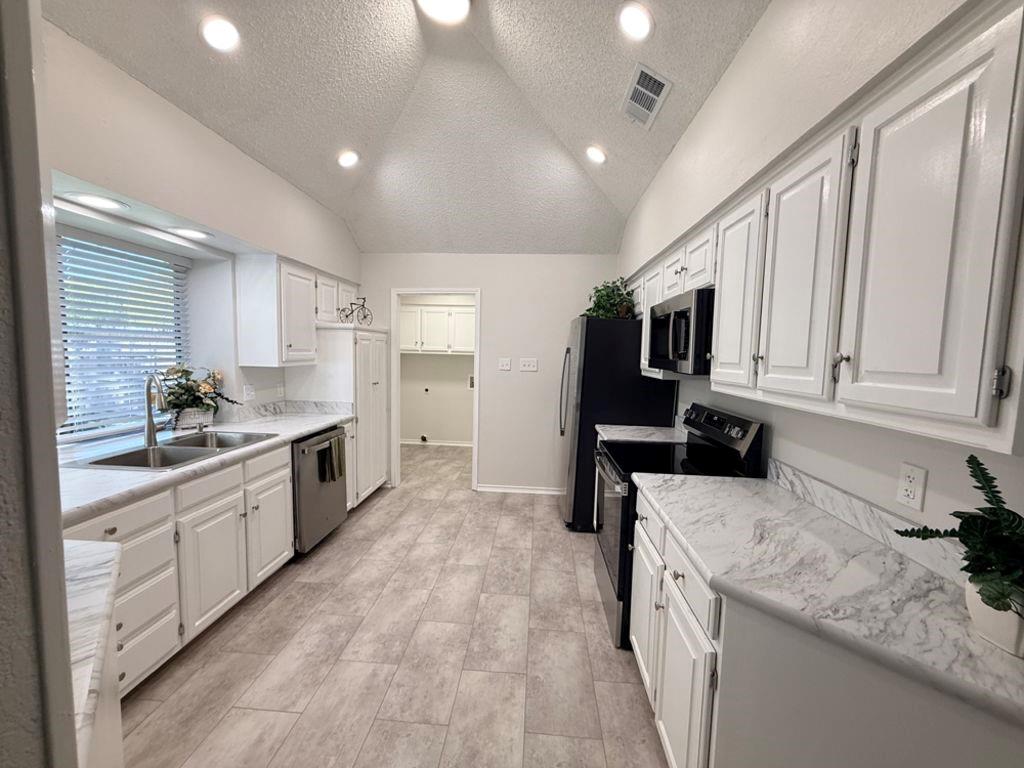 2317 Parkside Drive Property Photo 10
