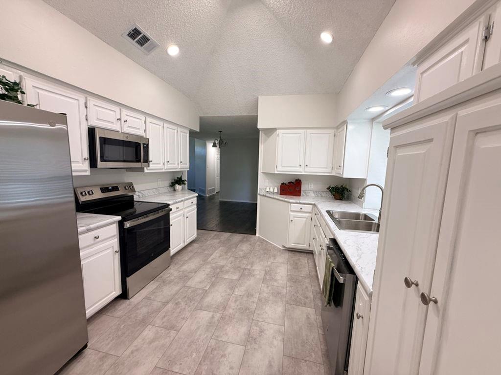2317 Parkside Drive Property Photo 11