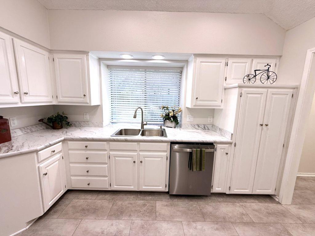 2317 Parkside Drive Property Photo 13