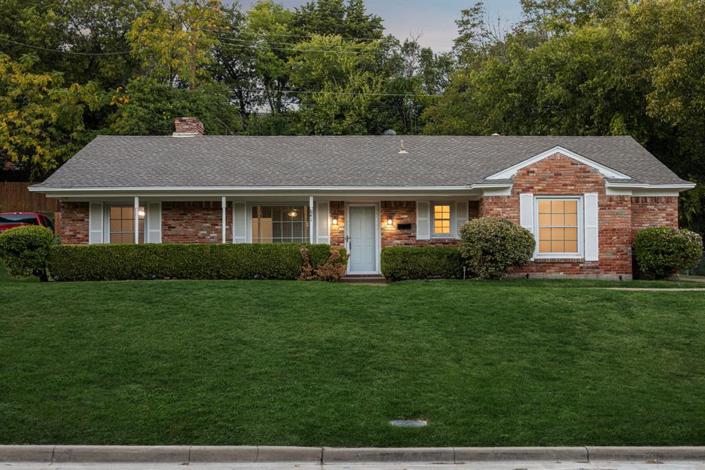 841 Brookwood Drive Property Photo 1