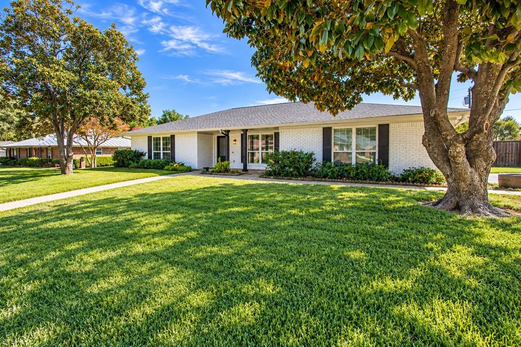 146 Village Estates Drive Property Photo 1