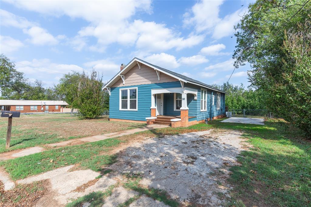 210 N Nueces Street Property Photo 1
