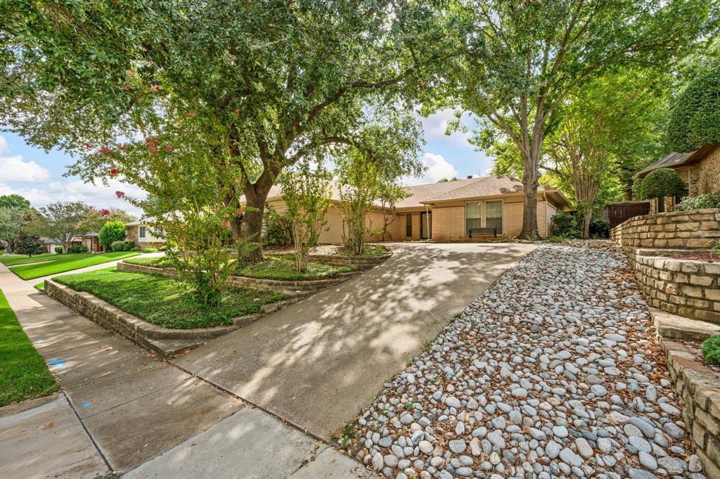 1700 Saxon Drive