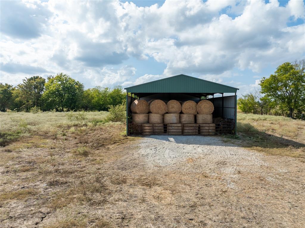 00 Cr 3305 Property Photo 3