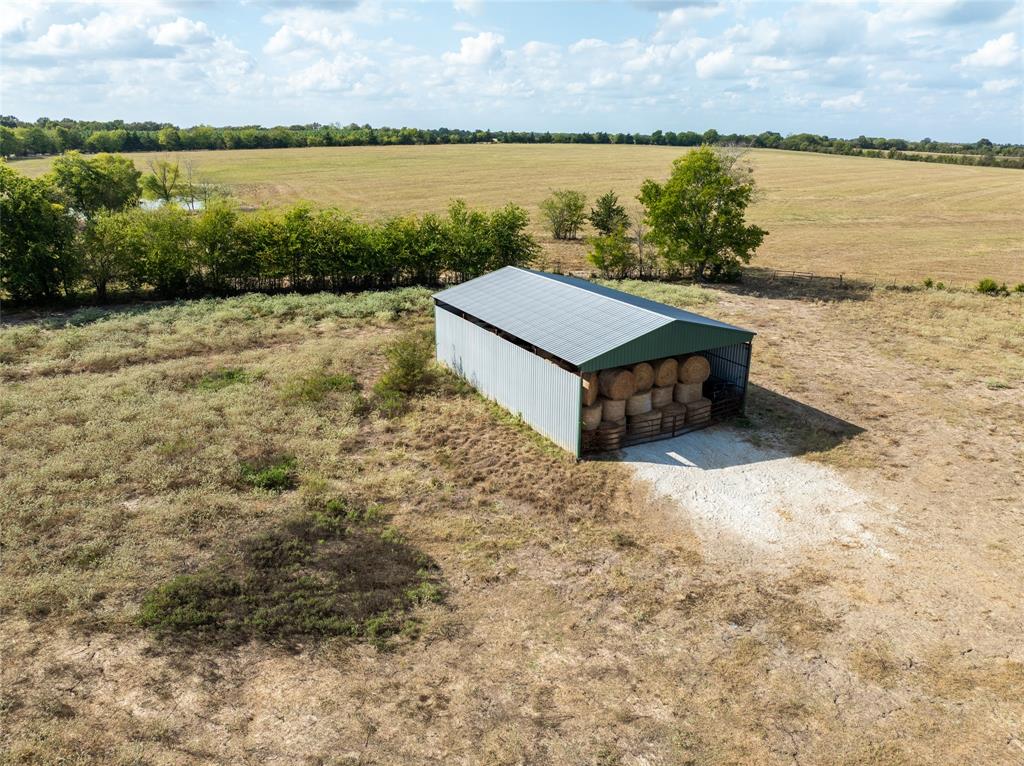 00 Cr 3305 Property Photo 4