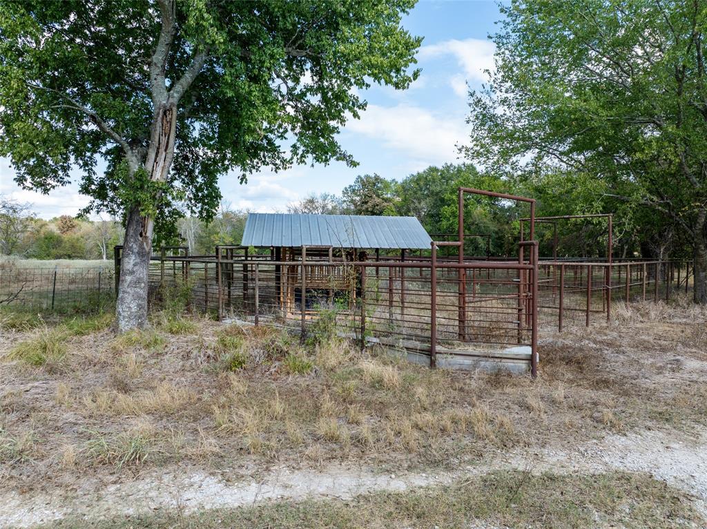 00 Cr 3305 Property Photo 8