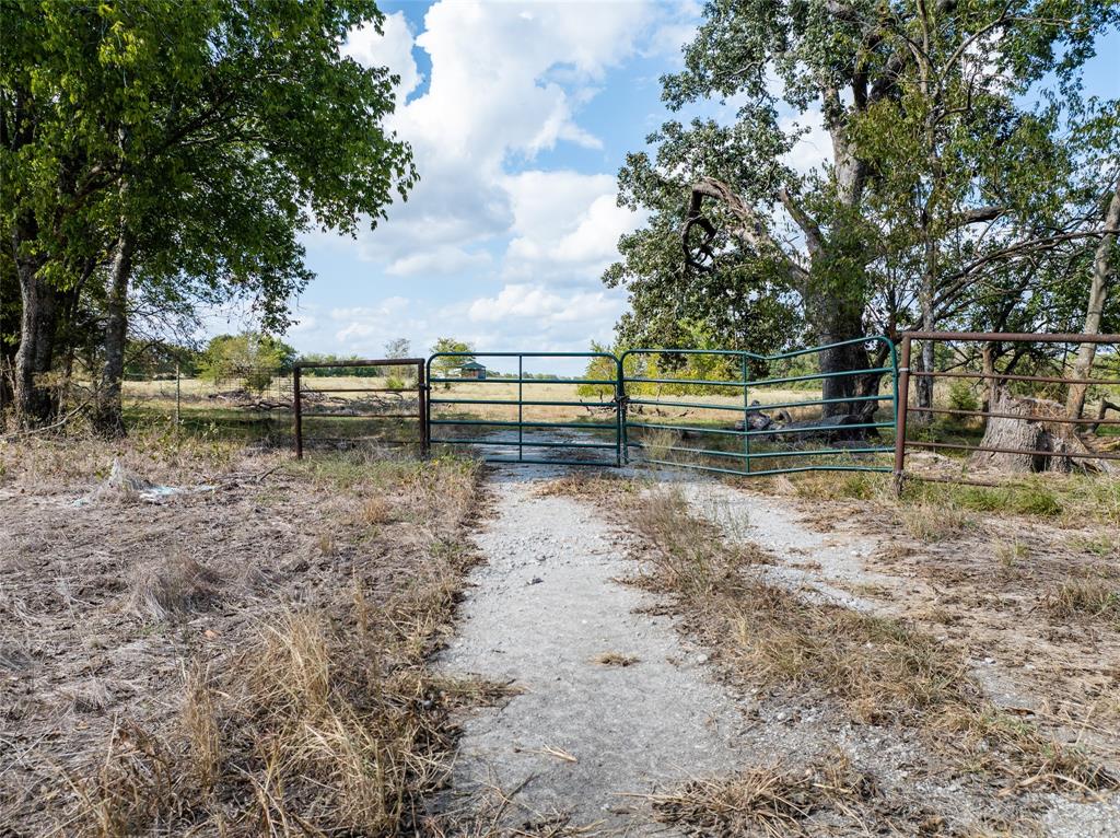 00 Cr 3305 Property Photo 9