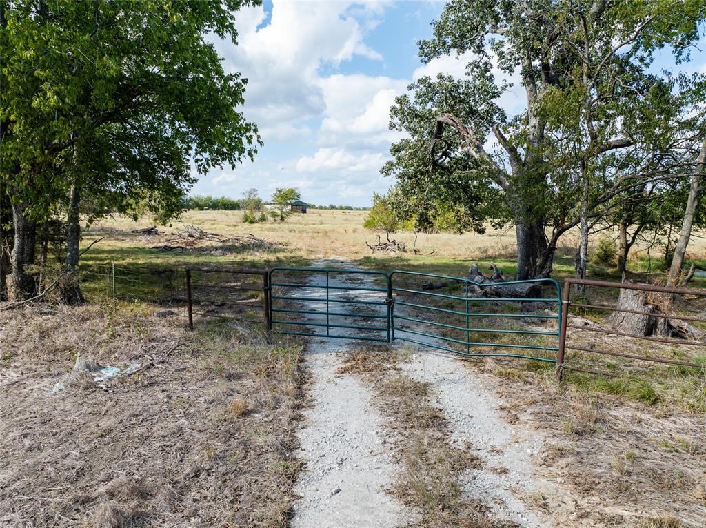 00 Cr 3305 Property Photo 10