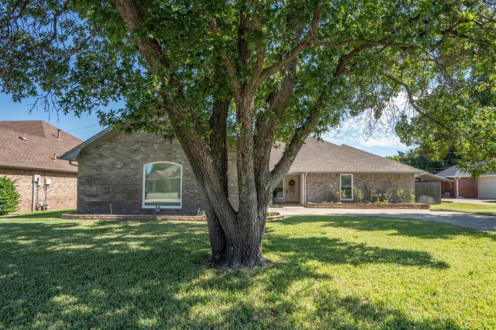 654 Park Lane Property Photo 2
