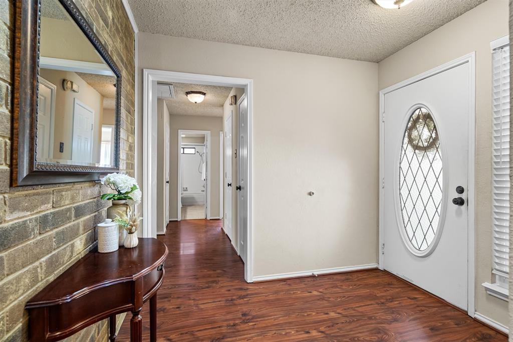 654 Park Lane Property Photo 4