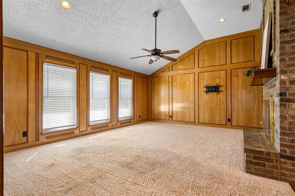 654 Park Lane Property Photo 9