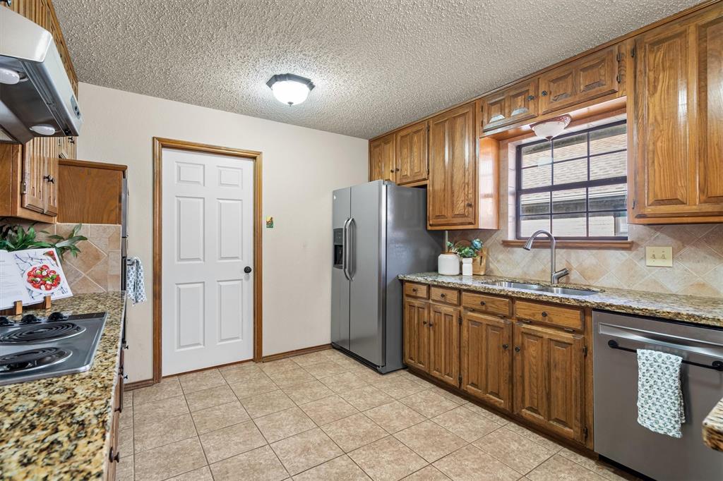 654 Park Lane Property Photo 14