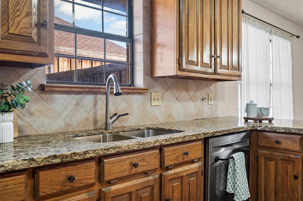 654 Park Lane Property Photo 18