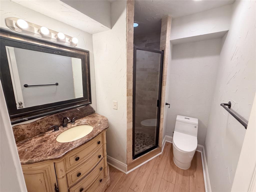 2913 Bedfordshire Lane Property Photo 15