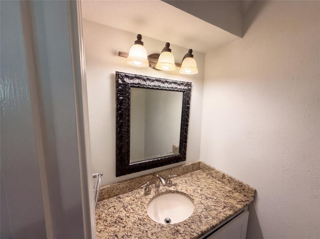 2913 Bedfordshire Lane Property Photo 16