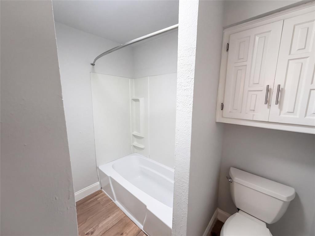 2913 Bedfordshire Lane Property Photo 17