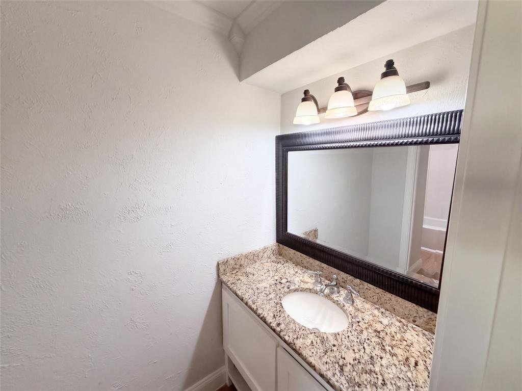 2913 Bedfordshire Lane Property Photo 18
