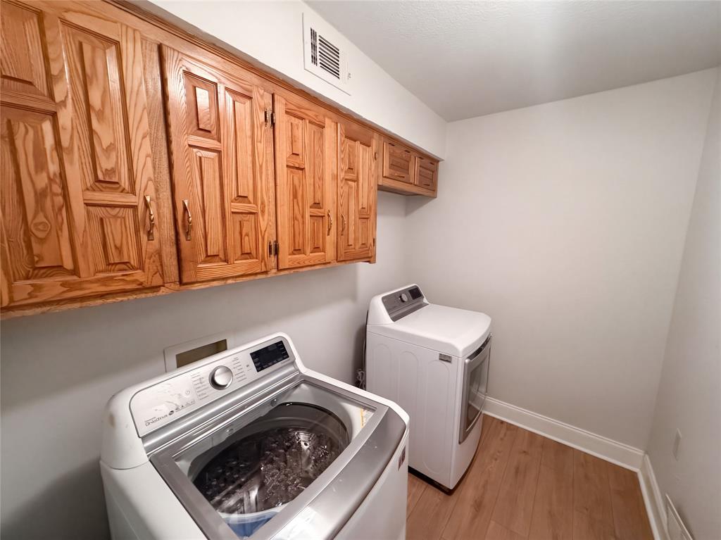 2913 Bedfordshire Lane Property Photo 19