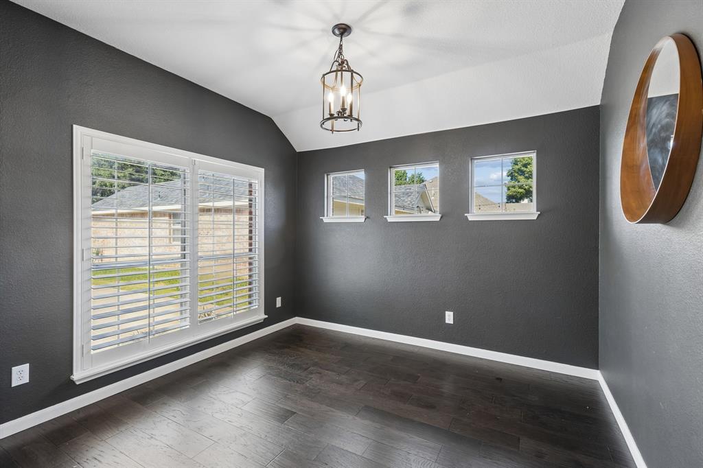 1592 Mahogany Drive Property Photo 3