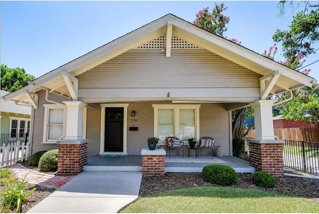 2700 College Avenue Property Photo 1