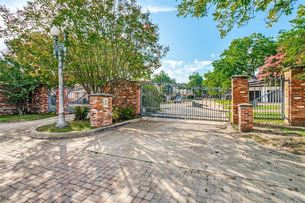 1010 Village Green Court Property Photo 1