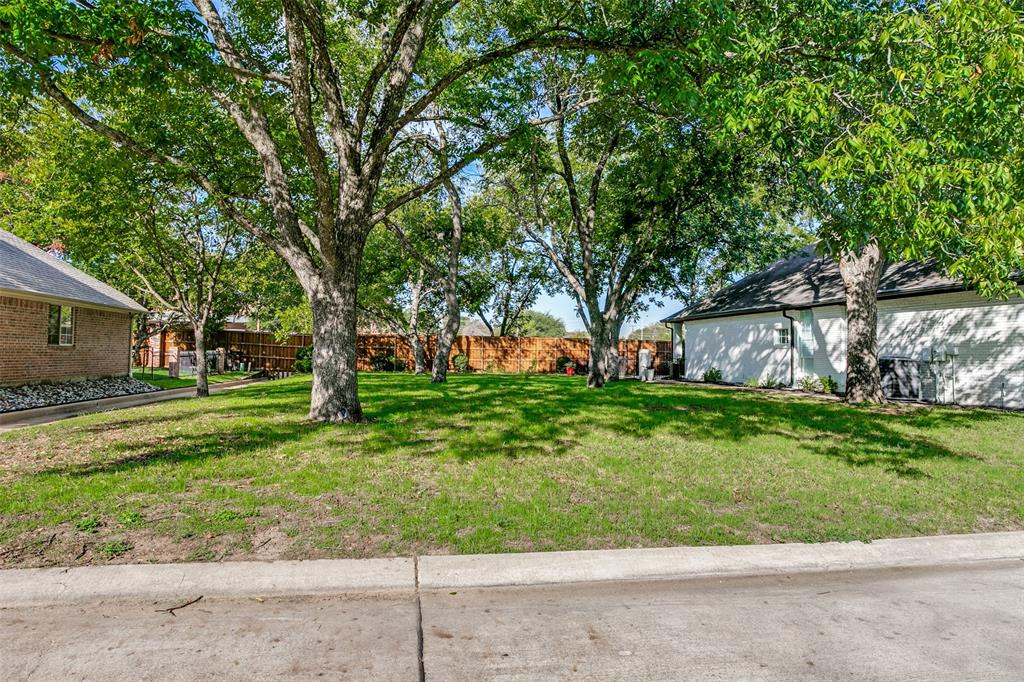 1010 Village Green Court Property Photo 3