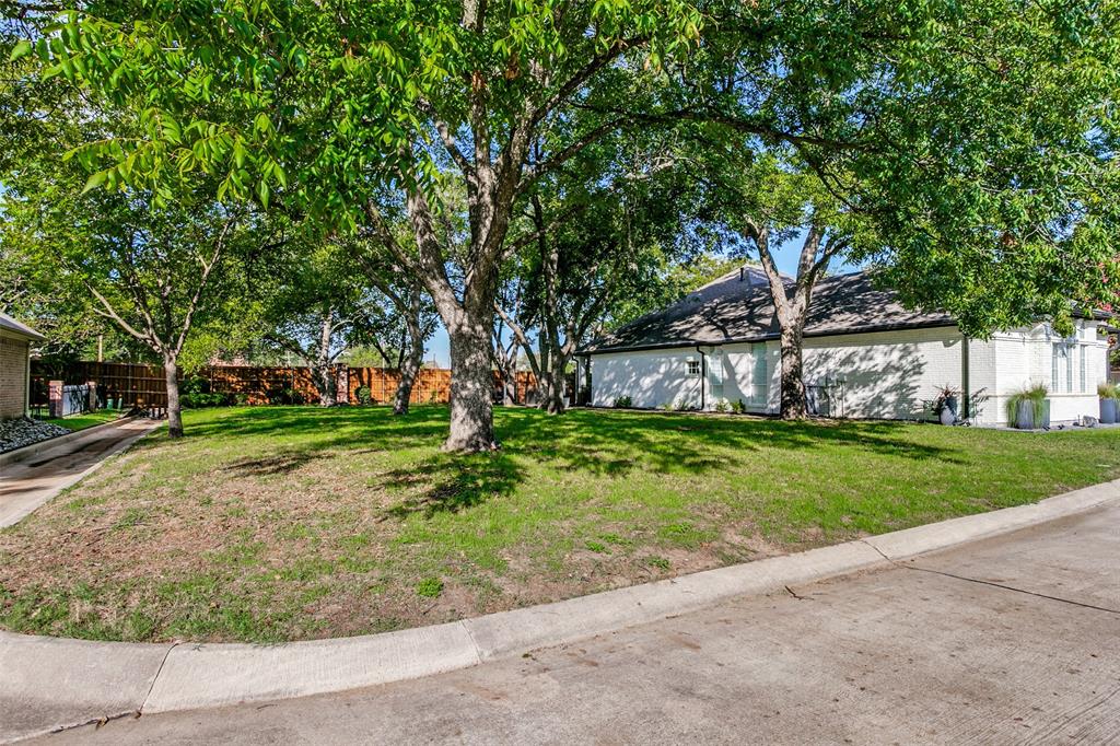 1010 Village Green Court Property Photo 4